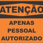 Apenas Pessoal Autorizado - adesivo-15-x-20-cm