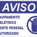 Equipamento Elétrico Somente Pessoal Autorizado. - adesivo-15-x-20-cm